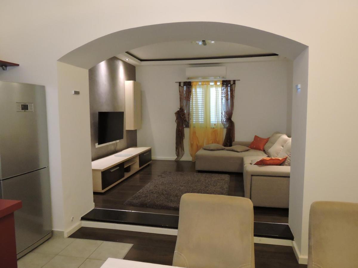 Apartman Breza 希贝尼克 外观 照片